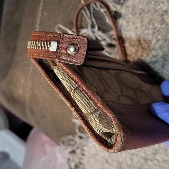 Coach Clutch - Picture 8 of 12